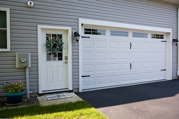 24/7 Emergency Garage Door Panel Replacement experts in El Lago, TX